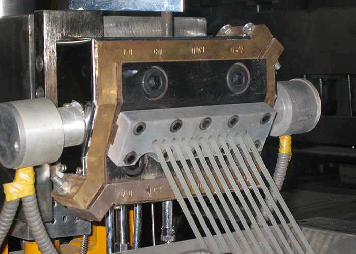 PET瓶片料回收造粒機